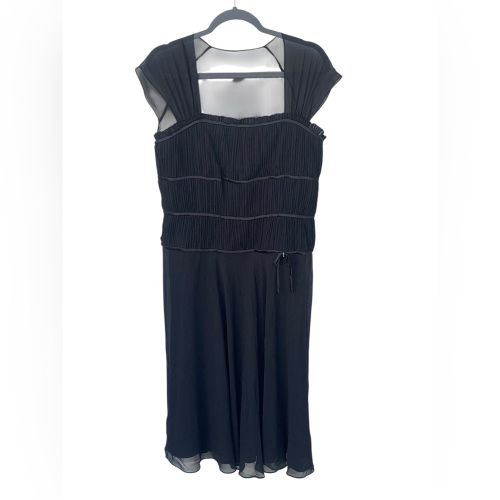 Liz Claiborne Womens 12 Black pleated Crepe Sheer Cap Sleeve Feminine Dress